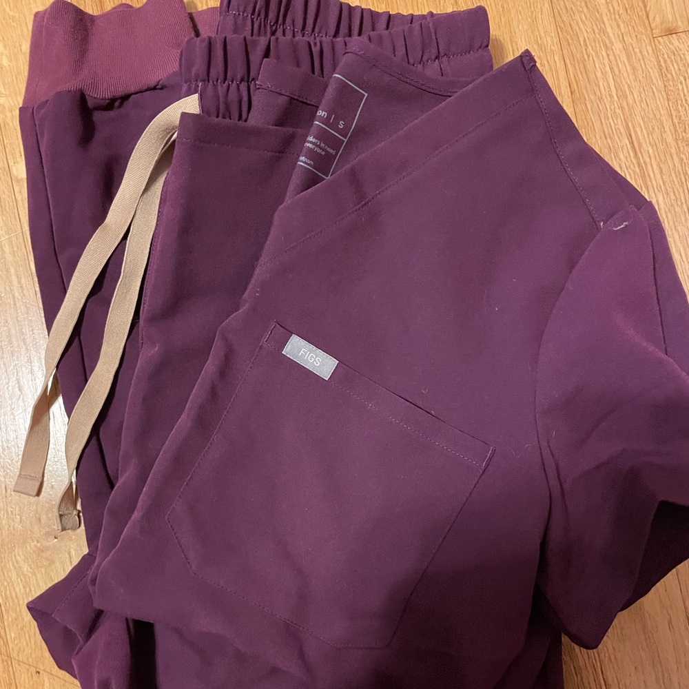 Figs LIMITED EDITION plum scrubs set